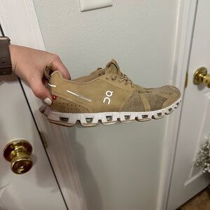 On Cloud’s Women’s Tan Sneakers